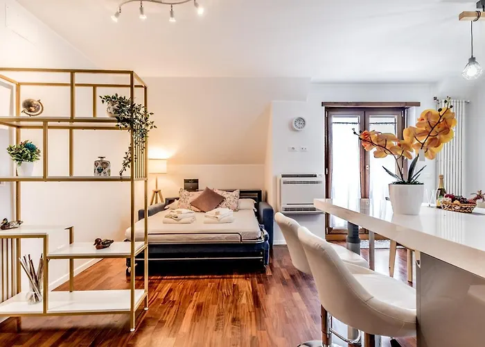 Bbhome Penthouse Bright And Elegant Metro Conca D'oro Apartament