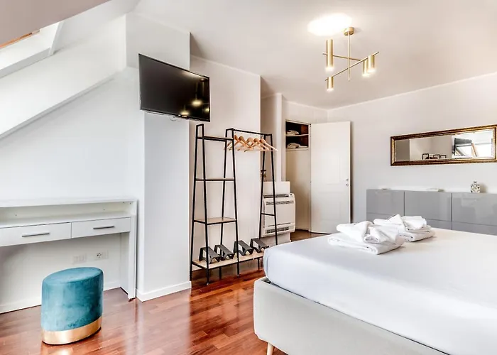 Bbhome Penthouse Bright And Elegant Metro Conca D'oro Apartament *
